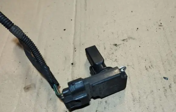 Toyota Avensis T250 Mass air flow meter 2220427010