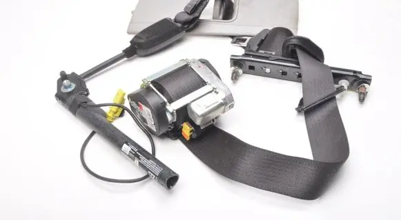 Opel Astra J Front seatbelt 617023600