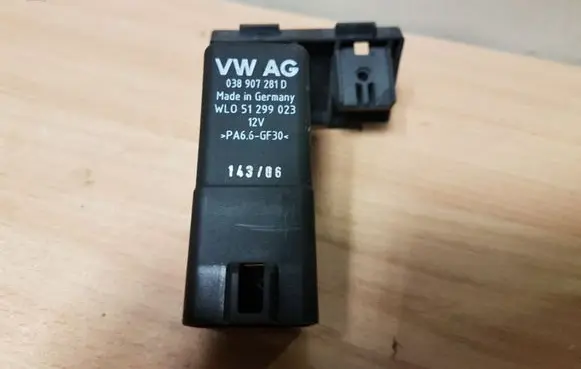 Audi A6 S6 C6 4F Glow plug pre-heat relay 038907281D