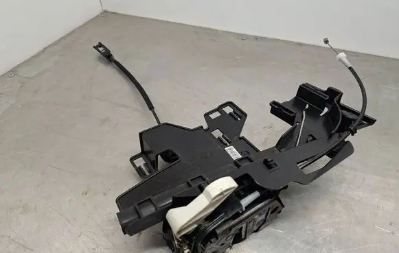 Ford Fiesta Front door lock 8A6AA21813AD 8A61A21979AC