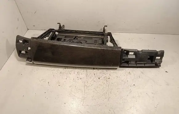Glove box