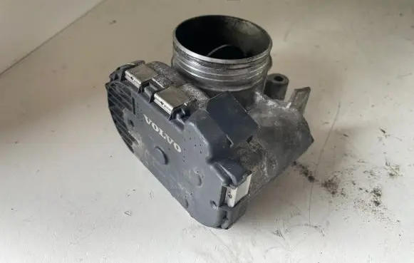 Volvo V70 Throttle valve 8692720