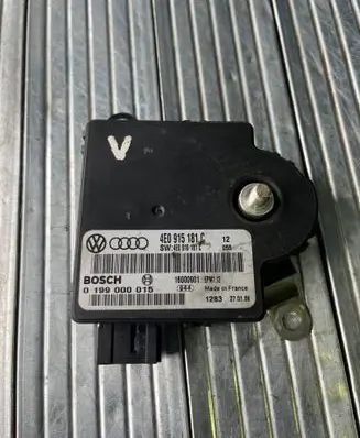 Audi A6 S6 C6 4F Battery control module 4E0915181C 0199000015
