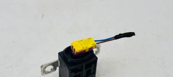 Audi A5 Battery relay fuse 4F0915519