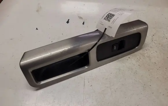 Volvo V50 Electric window control switch 8679669