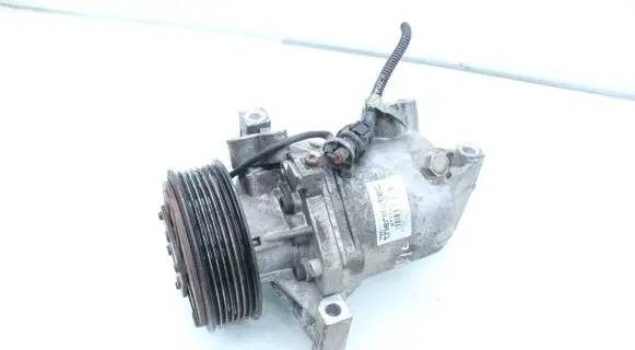 Nissan Juke I F15 Air conditioning (A/C) compressor (pump) KTT090092