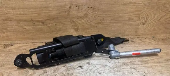 Volvo V70 Front seatbelt 6841791