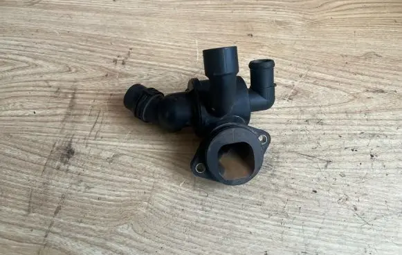 Audi A4 S4 B8 8K Thermostat 03L121111AD