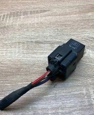 Volkswagen PASSAT B6 Other relay 3B0951253 WITHPLUG