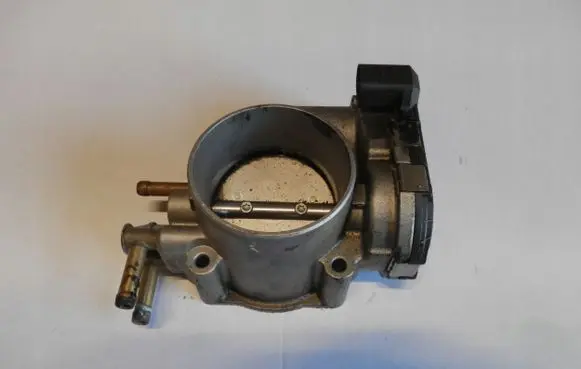 Audi A4 S4 B6 8E 8H Throttle valve 078133062B