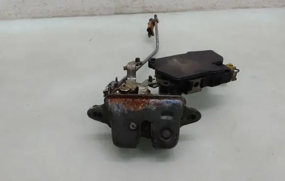 Subaru Legacy Tailgate/trunk/boot lock/catch/latch