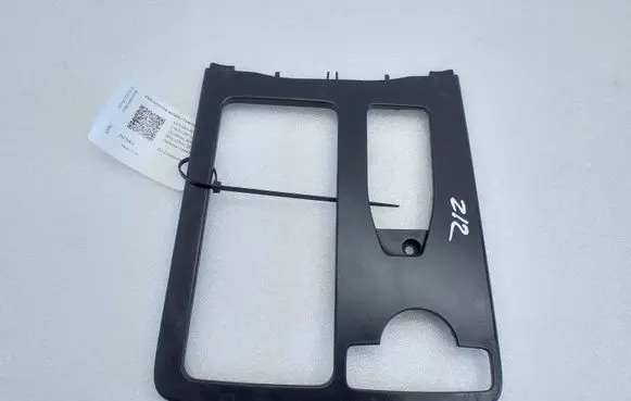 Mercedes-Benz E W212 Center console decorative trim A2046800107