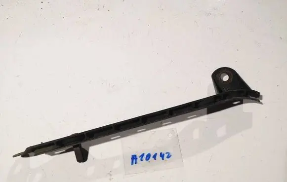 Mercedes-Benz A W169 Front bumper mounting bracket a1698850163