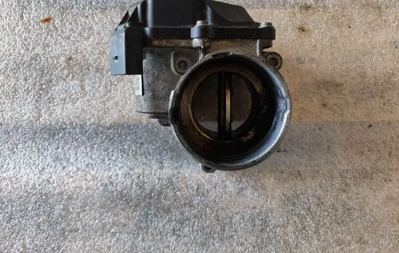 Volkswagen Caddy Throttle valve 03G128063M