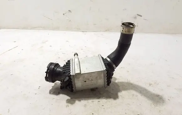 BMW 5 G30 G31 Intercooler radiator 8660688