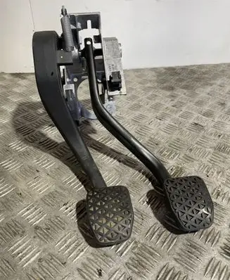 BMW 1 E81 E87 Pedal assembly 6761310 67871110