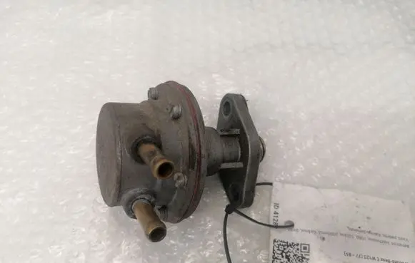 Mercedes-Benz E W123 Fuel pressure regulator 2638