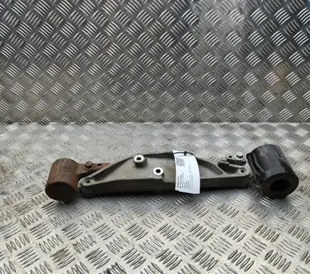 Volvo V60 Rear differential/diff mount bracket 32203500 31437943