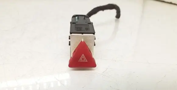 Volkswagen PASSAT B6 Hazard light switch 3C0953509A