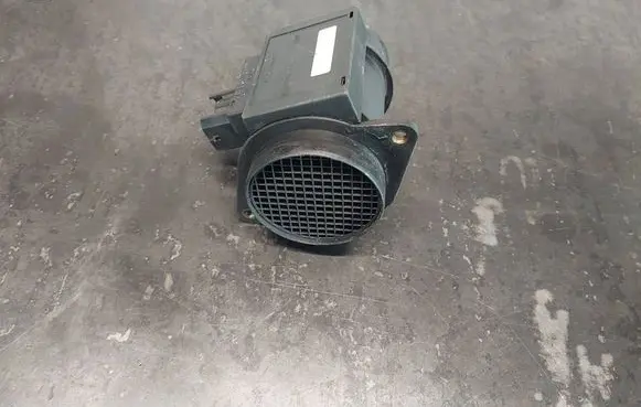 BMW 5 E39 Mass air flow meter 13622246084