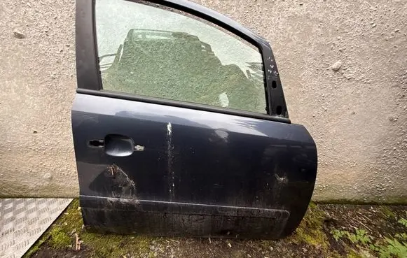 Opel Zafira B Front door