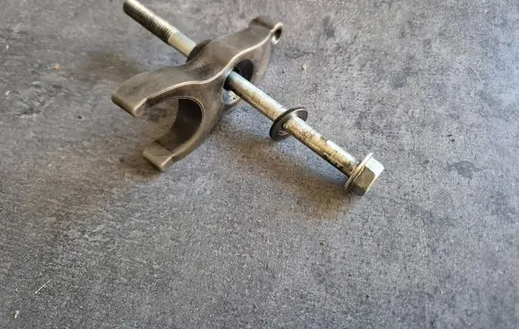 Toyota Hilux (AN10, AN20, AN30) Fuel Injector clamp holder 