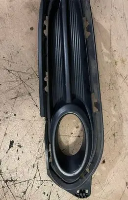 Honda HR-V Front fog light trim/grill 71106T7JH000