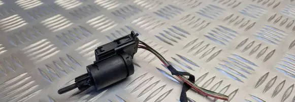 Volkswagen Golf V Brake pedal sensor switch 3B0945511A 1J0972704