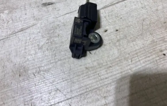 Dacia Sandero III Airbag deployment crash/impact sensor 988307904R