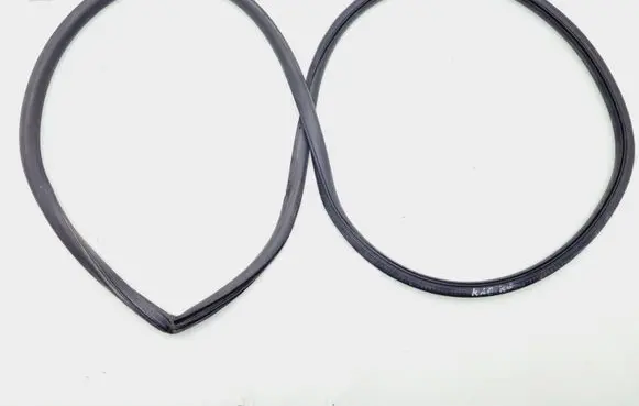 Volkswagen Caddy Rubber seal sliding door (on door) 2K5843792