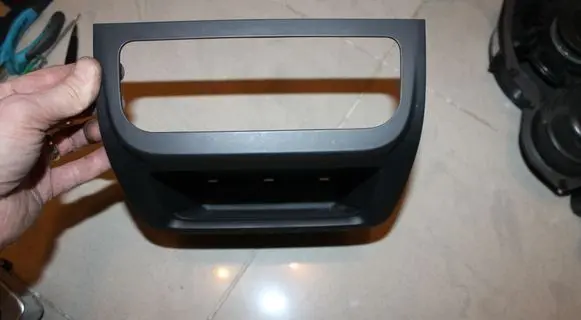 Volkswagen Tiguan Climate control/heater control trim 5M0819422