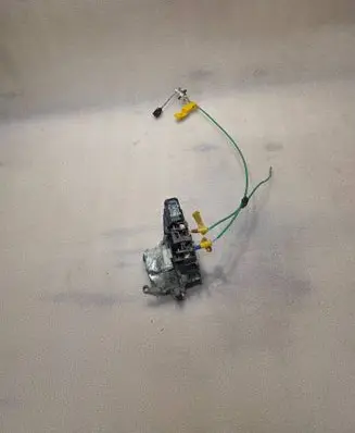 BMW 7 E38 Rear door lock 40620751 8352165 6711