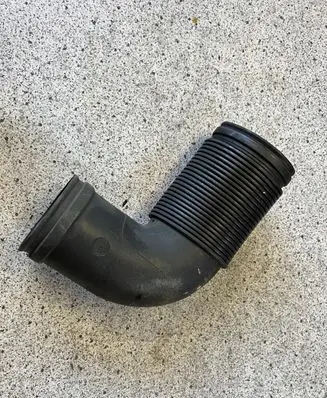 BMW 5 E39 Intake resonator 1744461