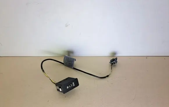 BMW 3 E90 E91 AUX in-socket connector 6940236 6J24919051 676J249