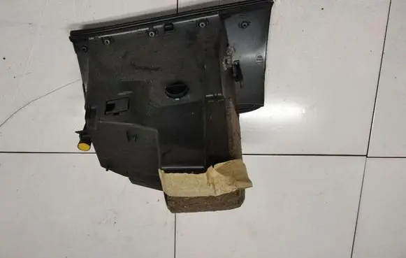 Peugeot 407 Glove box
