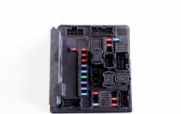 Nissan Qashqai Fuse box set 284b7bb00c