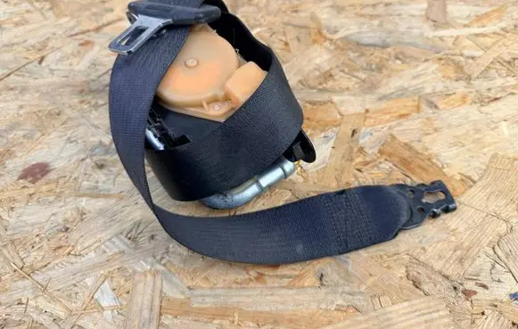 Opel Insignia A Front seatbelt 13303849