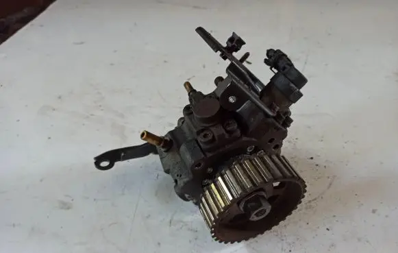 Ford Focus Fuel injection high pressure pump 0445010102 9683703780 02003672989
