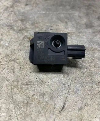 Opel Zafira C Airbag deployment crash/impact sensor 13504470