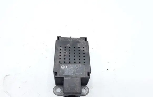 Volkswagen Golf V Aerial antenna amplifier 1K6035570F 7617310015