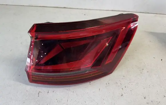 Volkswagen Touareg III Rear/tail lights 760945208a