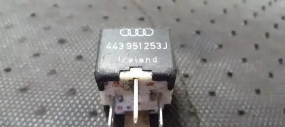 Audi A4 S4 B5 8D Other relay 443951253J 899511