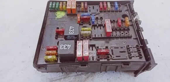 Volkswagen Touran I Fuse module 1K0937124K 0445205125E