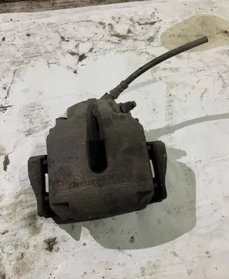 BMW 5 E39 Front brake caliper 6022286
