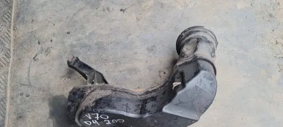 Volvo V70 Intercooler pipe mounting bracket 3613333