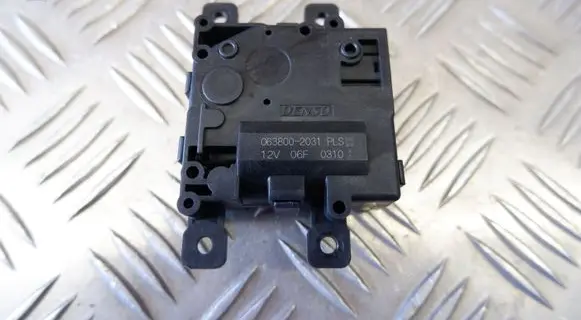 Toyota RAV 4 (XA50) A/C air flow flap actuator/motor 0638002031