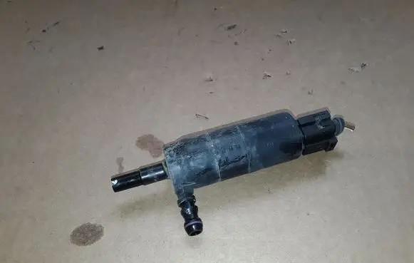 Skoda Yeti (5L) Headlight washer pump 3B7955681 3397236