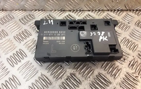 Mercedes-Benz E W211 Door control unit/module 2118701126 A2118701126