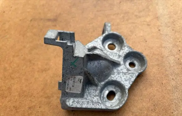 Opel Combo E Gear shift cable bracket 9810586280 08Z98S0T86