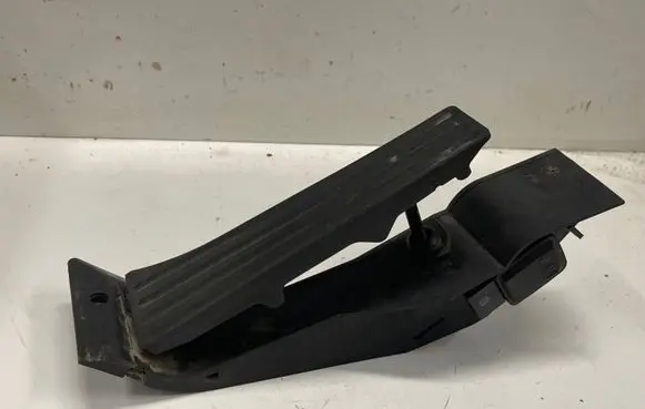 BMW 5 E60 E61 Accelerator throttle pedal 6772645 25916010 235002